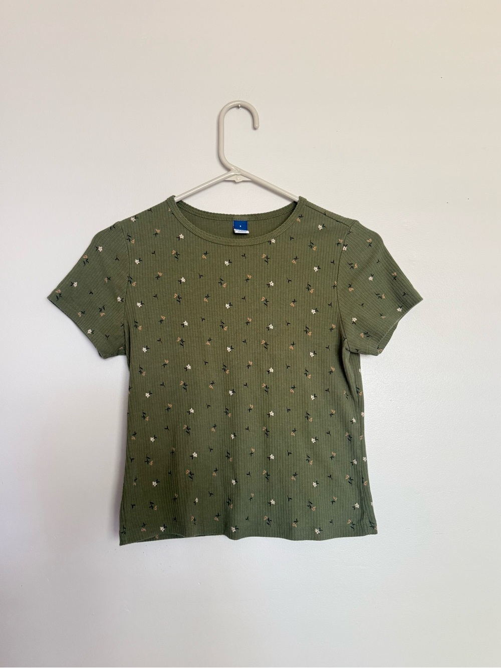 Old Navy Olive Green Ribbed Short Sleeve Tee with Tiny Floral Print